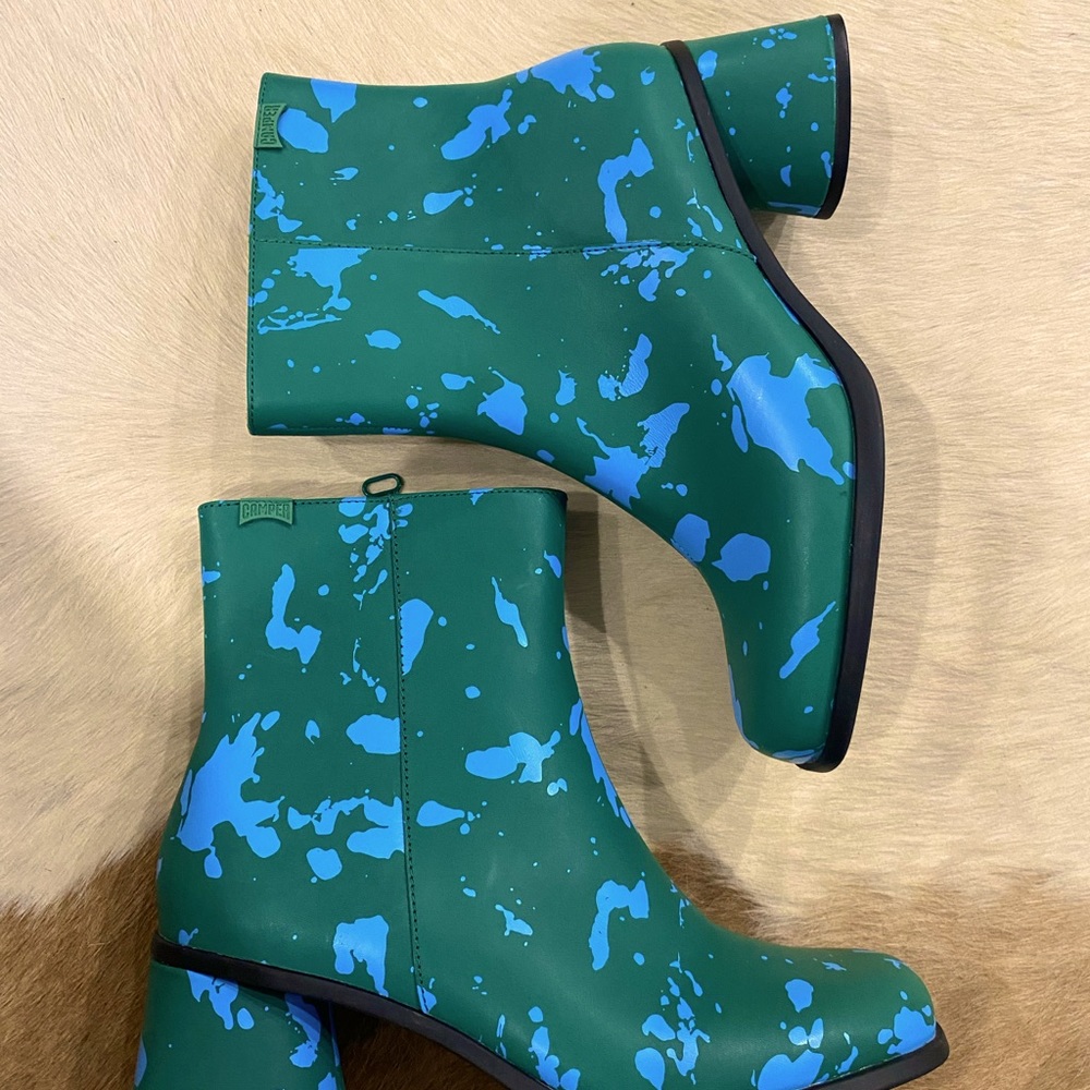 Like new!  size 41 /.9.5 Camper Kiara Leather Ankle Boots Green/Blue